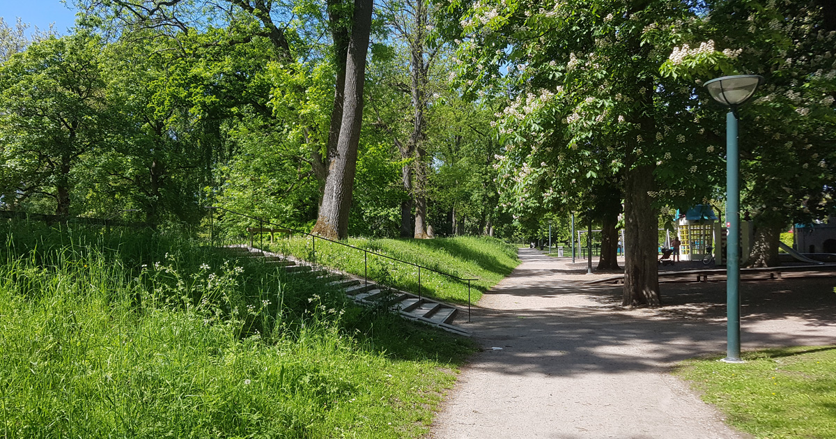 Bevarad rest av den medeltida stadsvallen runt Lund