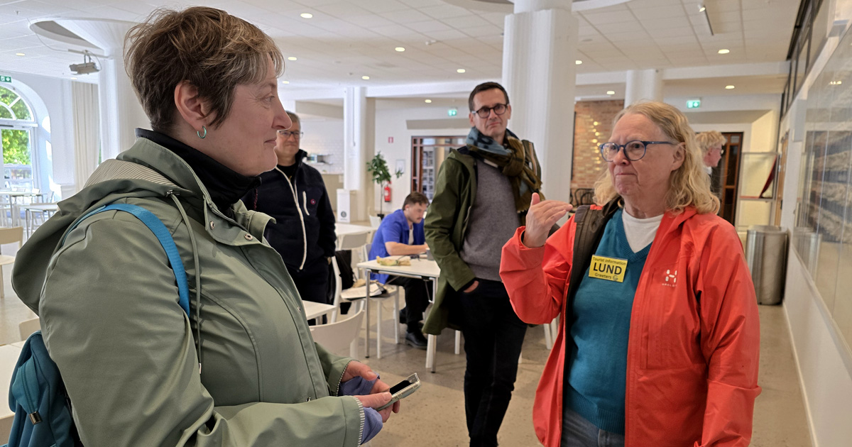 En av Lunds ideella turistinformation Destination Lunds greeters som berättar om Lund