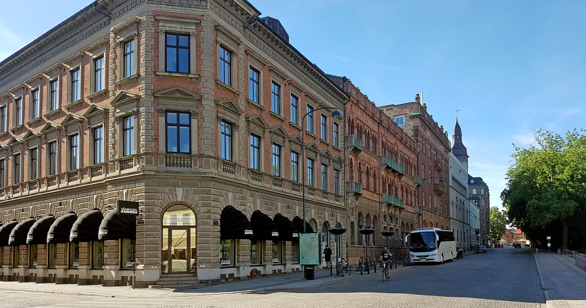 Sparbanken Skånes hus i Lund mittemot Lunds domkyrka