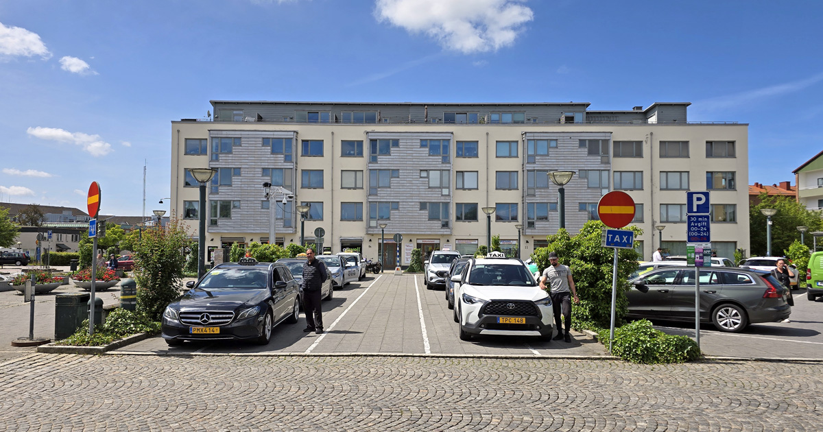 Taxistationen på västra sidan av Lunds järnvägsstation