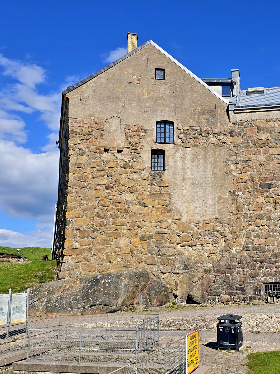 Spår av avträdet på den muren till Varbergs fästning där Marcus Meyer släppte in soldater 1535
