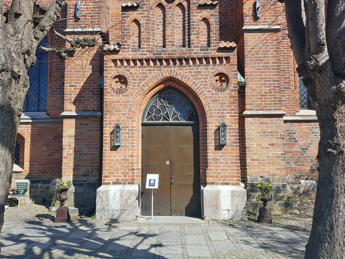 Den vackra portalen till Klosterkyrkan