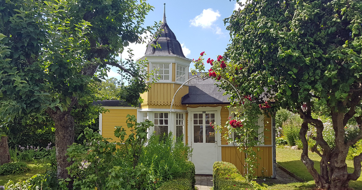 Kolonilott 85 i koloniområdet Öster I i Lund med kolonistuga från Lundautställningen 1907