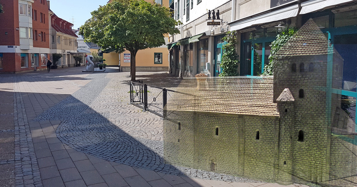 Markering i trottoaren vid Kattesund i Lund efter Lunds första domkyrka Drotten