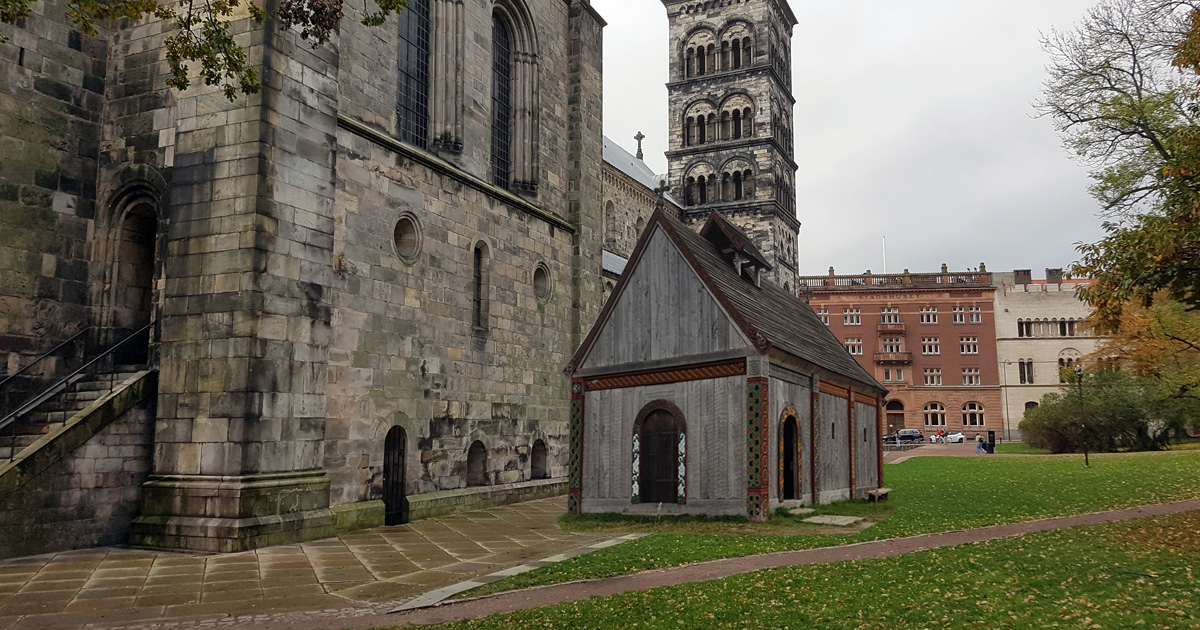 Ett montage som visar hur Toke Gormssons kyrka i Lund kan ha sett ut