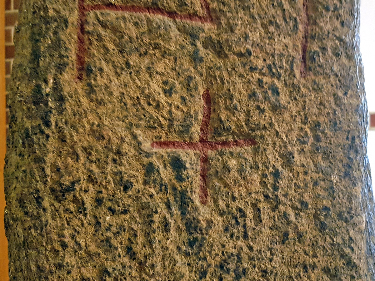 Ett av korsen på Lundagårdsstenen som visar att den som reste den var kristen