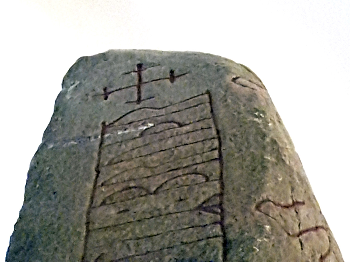 Ett av Harald Blåtands korsade kors på Lundagårdsstenen