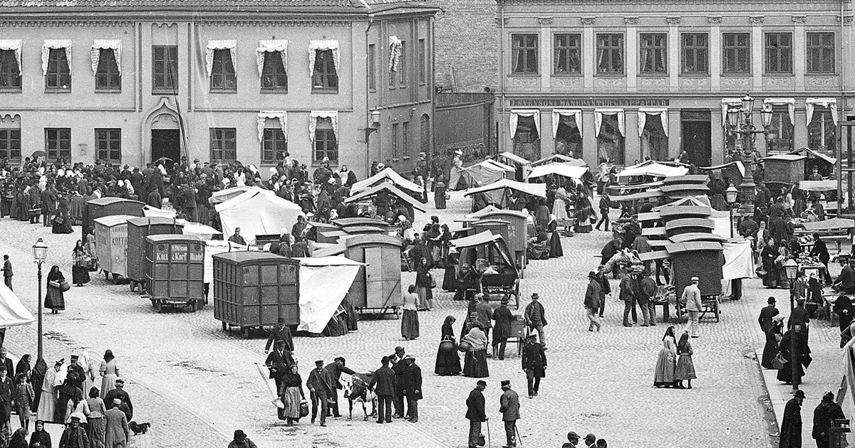 Torghandel på Stortorget i Lund omkring år 1900