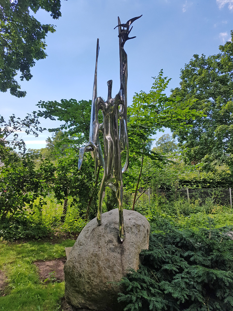 Nándor Wagners skulptur Ängel på Norra kyrkogården i Lund