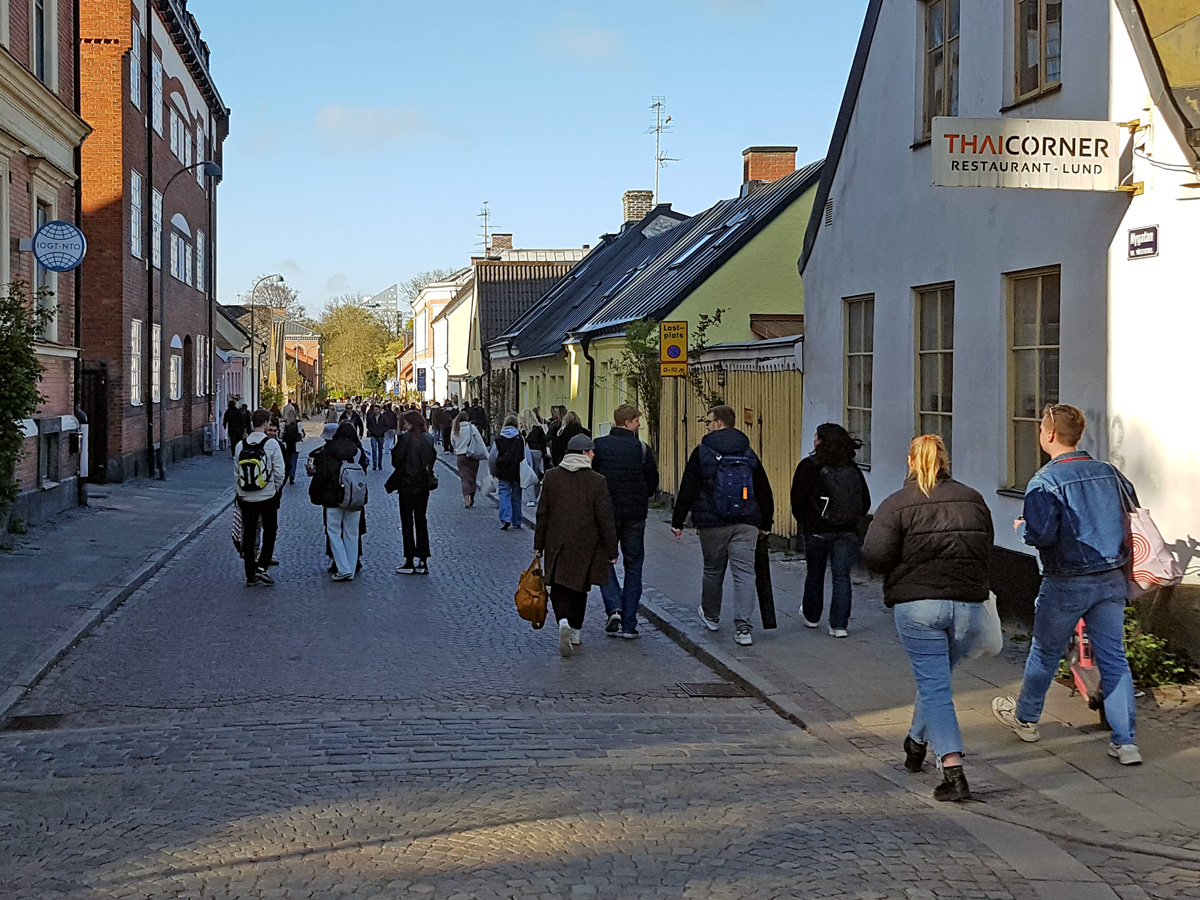 På väg till Siste april i stadsparken