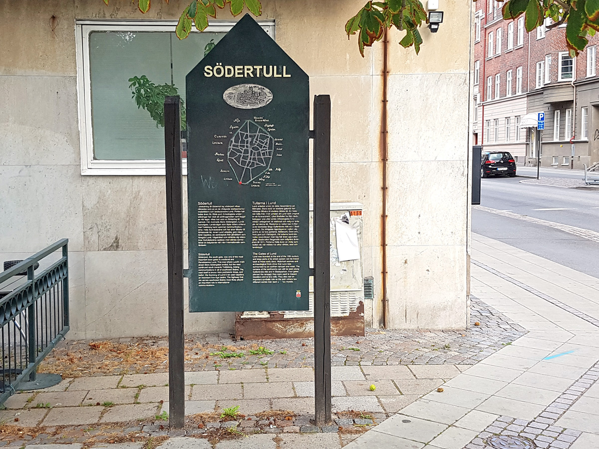 Skylt om Lunds södra infart Södertull