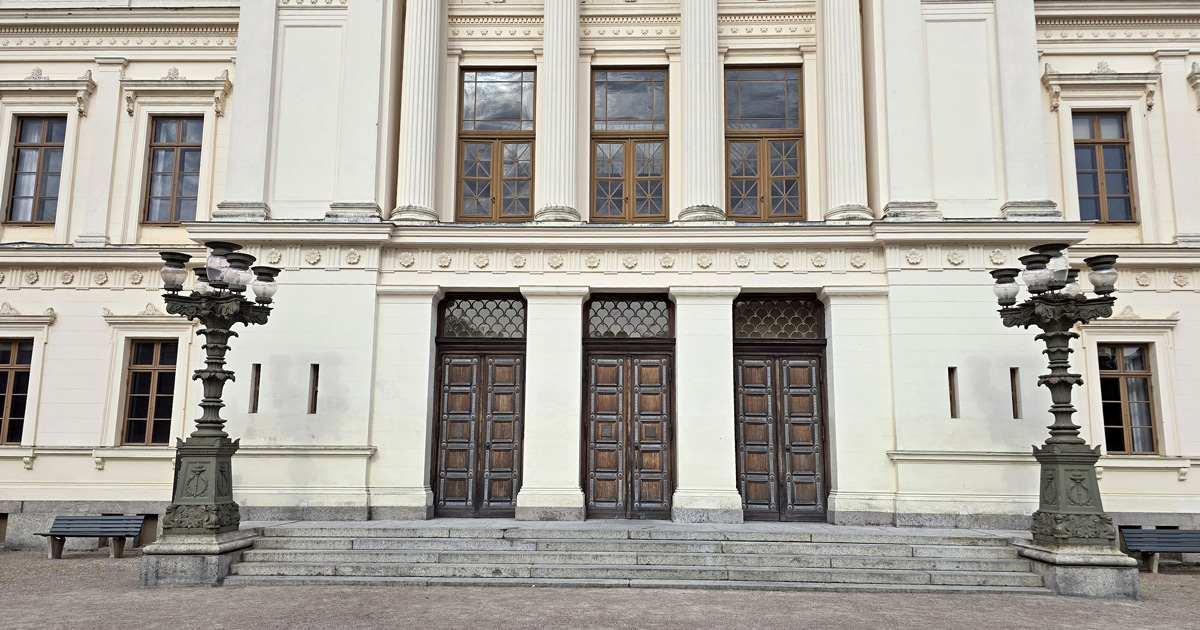 Huvudentrén till Universitetshuset i Lund