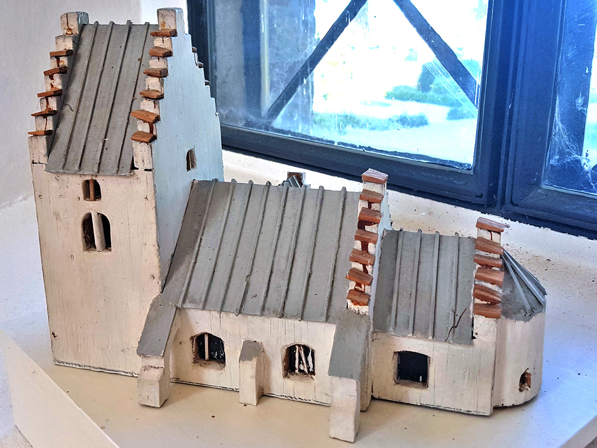 En modell som visar hur Uppåkras medeltida kyrka kan ha sett ut