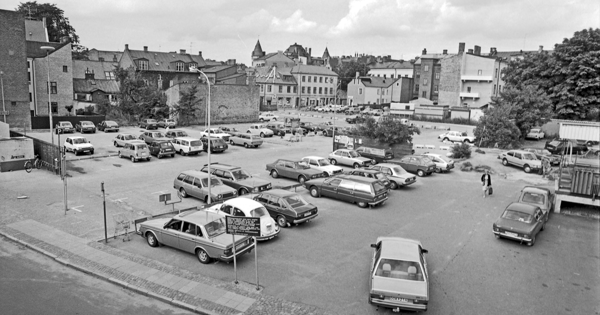 Den stora parkeringsplatsen vid Kattesund i Lund år 1982