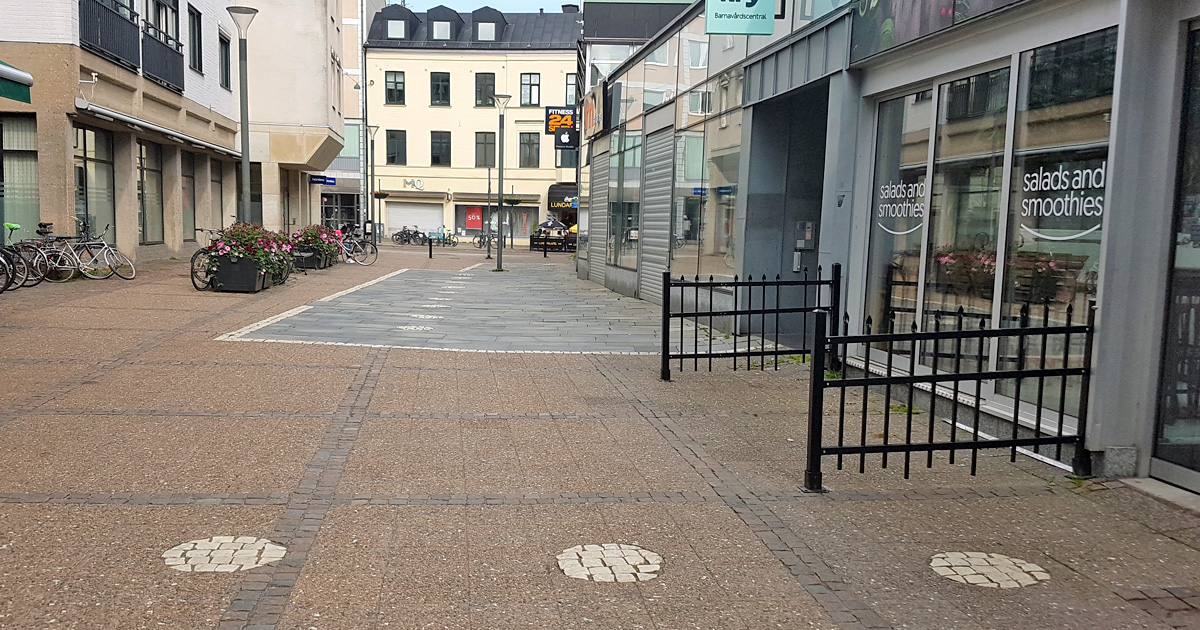 Markering av Östra Kattesundskyrkan i trottoaren vid Kattesund i Lund