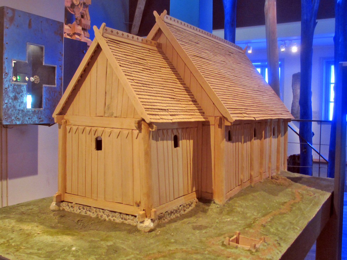 En modell som visar hur Svend Tveskægs kyrka i Lund kan ha sett ut
